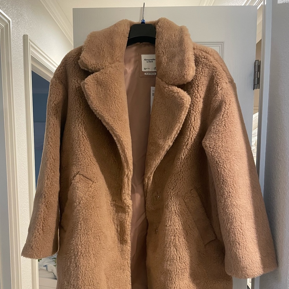 ABSOLUTELY GORGEOUS AND NEW! Teddy coat A&F Teddy Mid Coat